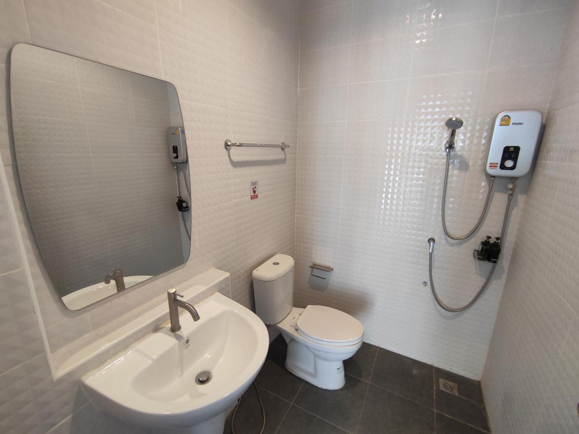 Life Hotel Rong Khun Ban Mai  Dış mekan fotoğraf